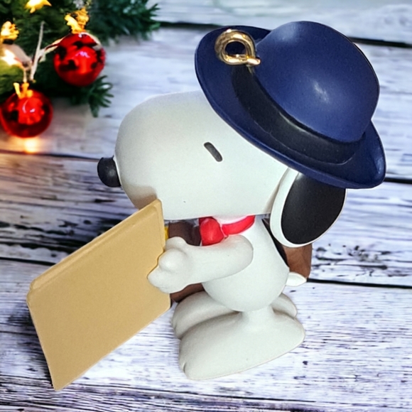 Hallmark Series Keepsake Edition Peanuts The Legal Beagle Ornament (2006) - Picture 4 of 8